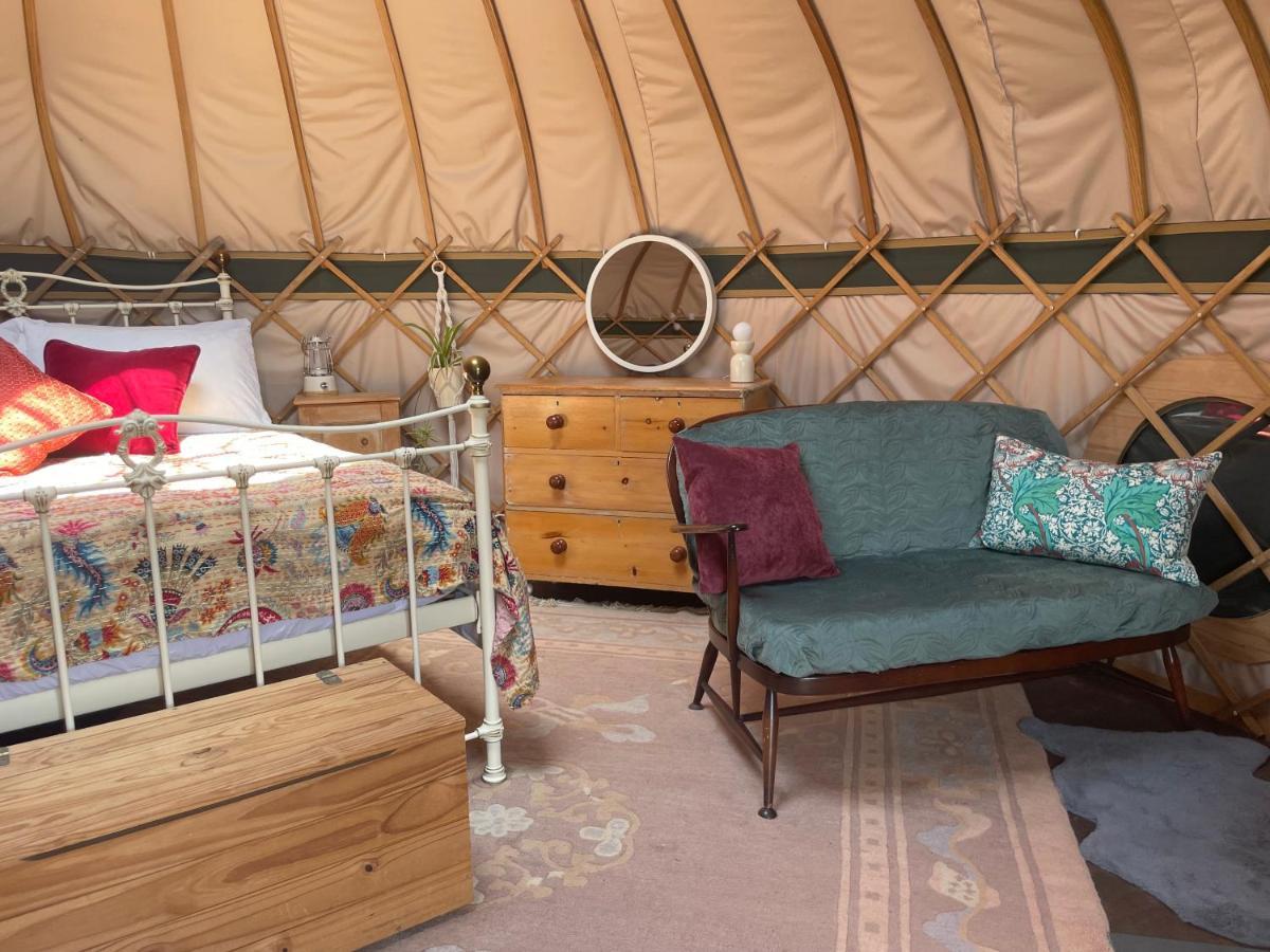 Puckaster Cove Garden Yurt Hotel Niton Exterior photo
